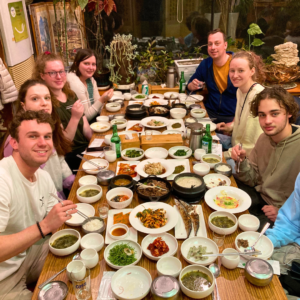 group tour eating korean food